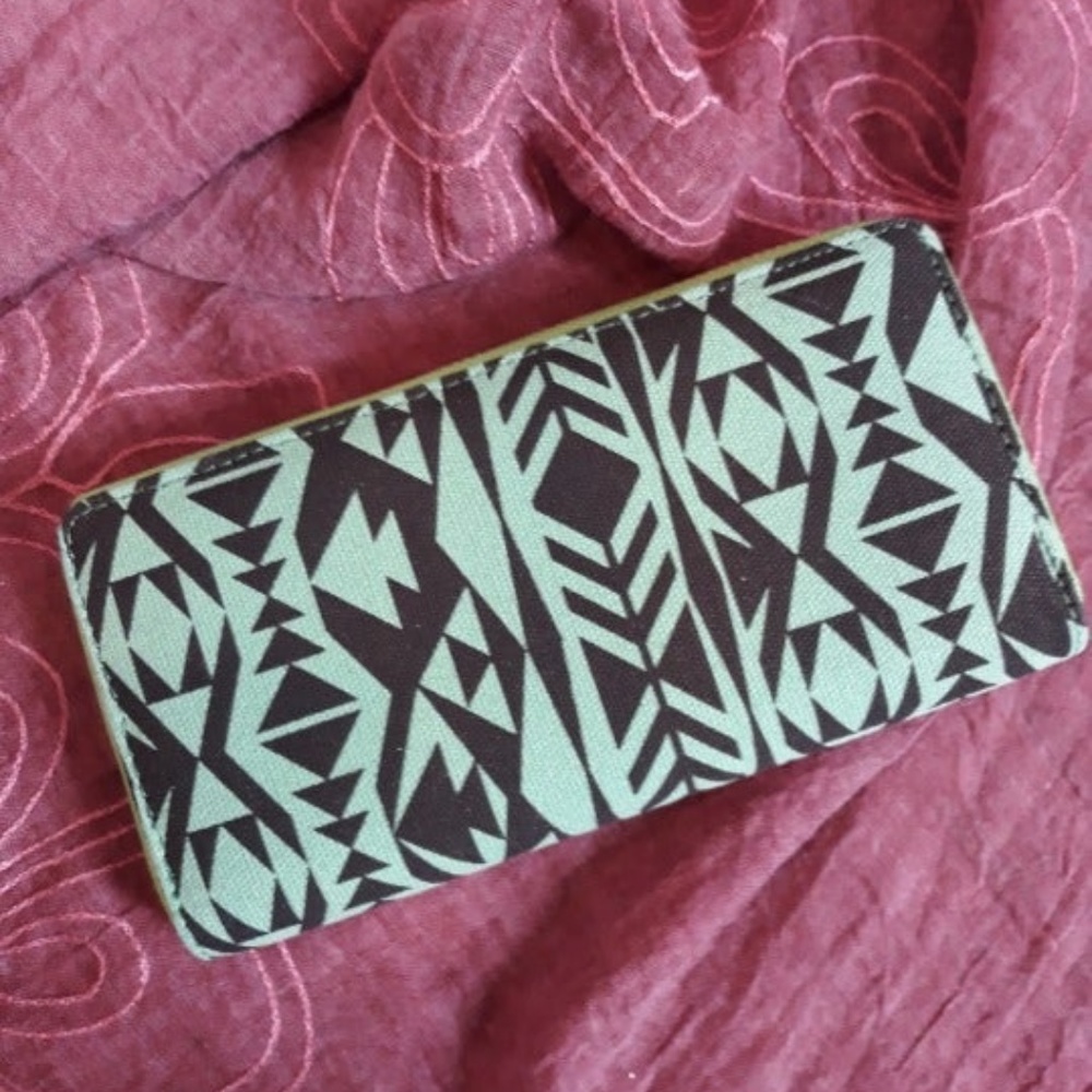 Tribal Aztec Zippered Wallet Black & Green Clutch